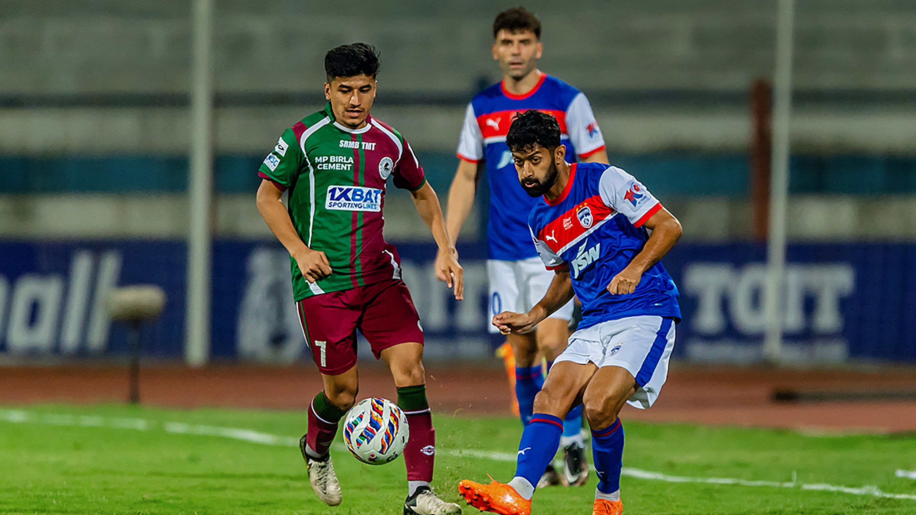 <div class="paragraphs"><p>Nikhil Poojary of Bengaluru FC during the Indian Super League (ISL) 2023-24 football match between Bengaluru FC and Mohun Bagan Super Giants at Sree Kanteerava Stadium, Bengaluru, on Thursday.</p></div>