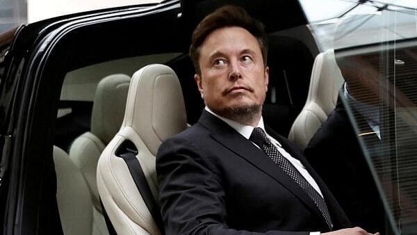 <div class="paragraphs"><p>Elon Musk</p></div>