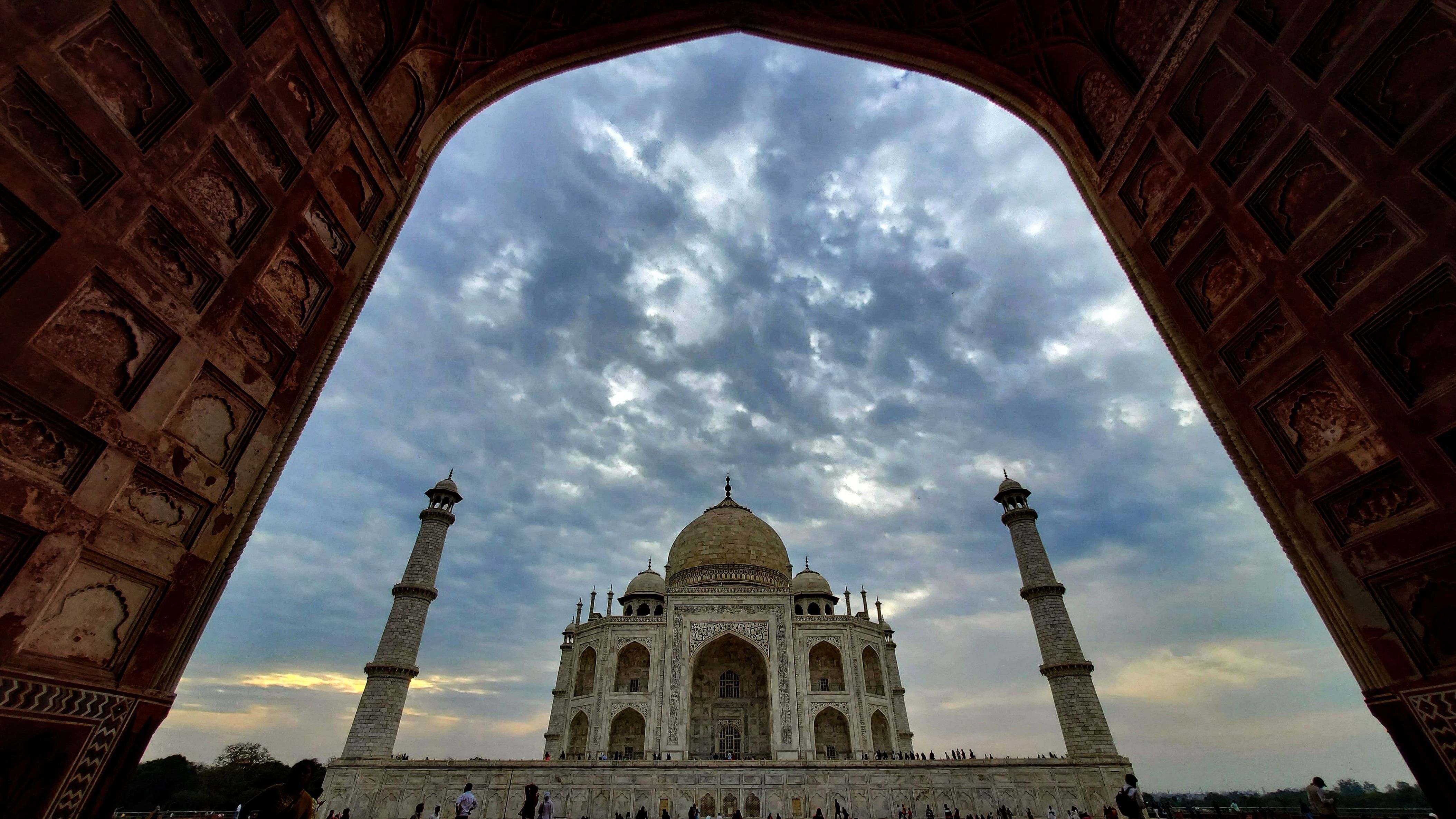 <div class="paragraphs"><p>Taj Mahal.</p></div>