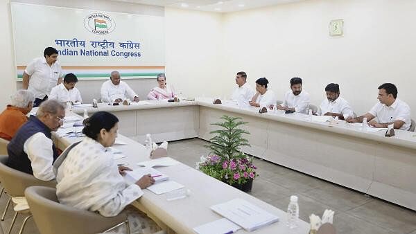 <div class="paragraphs"><p>Congress President Mallikarjun Kharge with party leaders Sonia Gandhi and K.C. Venugopal during the Congress Central Election Committee (CEC) meeting for the upcoming Lok Sabha elections, at AICC headquarters in New Delhi, Monday, April 1, 2024.</p></div>