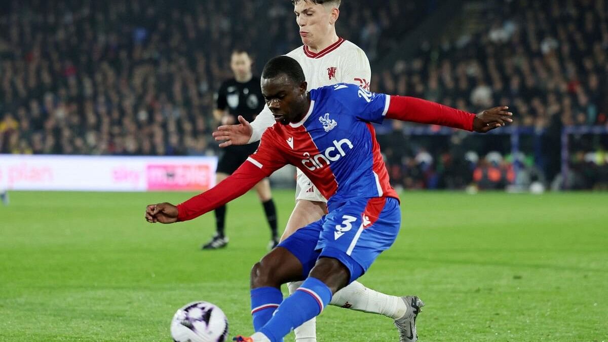 <div class="paragraphs"><p>Manchester United's Alejandro Garnacho in action with Crystal Palace's Tyrick Mitchell</p></div>