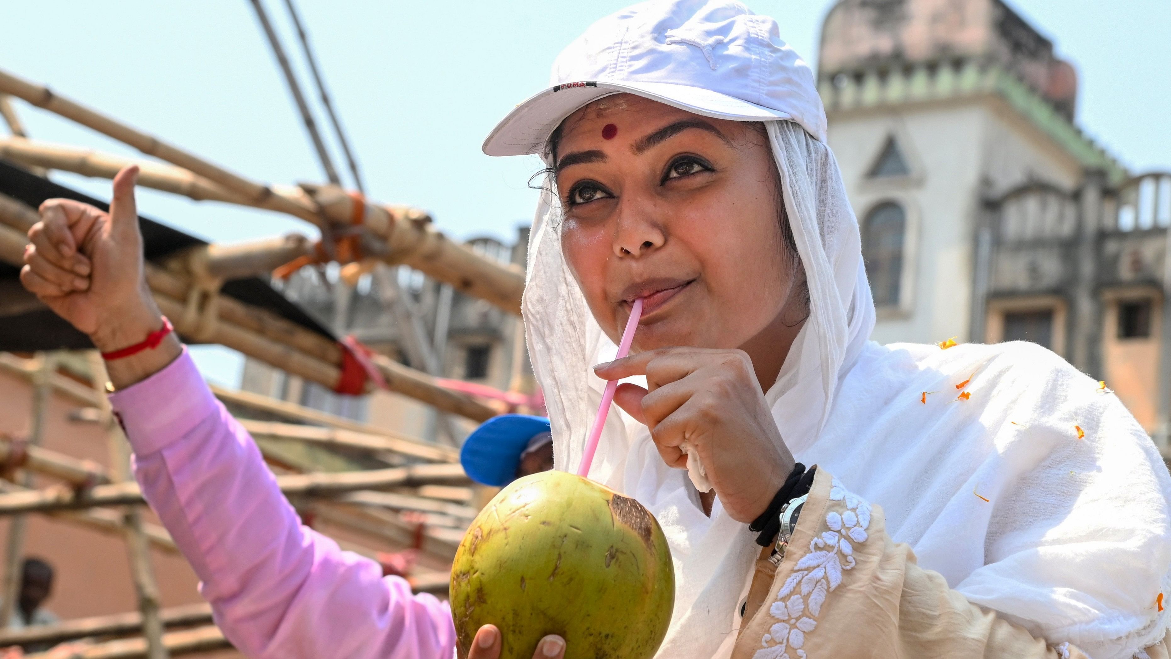 <div class="paragraphs"><p>Actress turned Trinamool Congress candidate from Jadavpur constituency Saayoni Ghosh sips coconut water on a hot summer day during her election roadshow for the Lok Sabha polls, in Kolkata, Friday, April 26, 2024.</p></div>