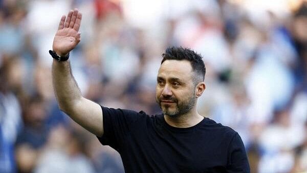 <div class="paragraphs"><p>Brighton &amp; Hove Albion manager Roberto De Zerbi acknowledges fans during a lap of appreciation after their last game of the season and his final game as manager of Brighton &amp; Hove Albion.</p></div>