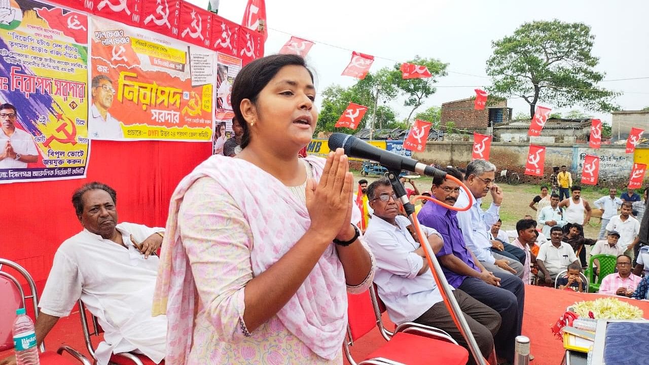 <div class="paragraphs"><p>Minakshi Mukhopadhyay at a campaign rally in Bengal.&nbsp;</p></div>