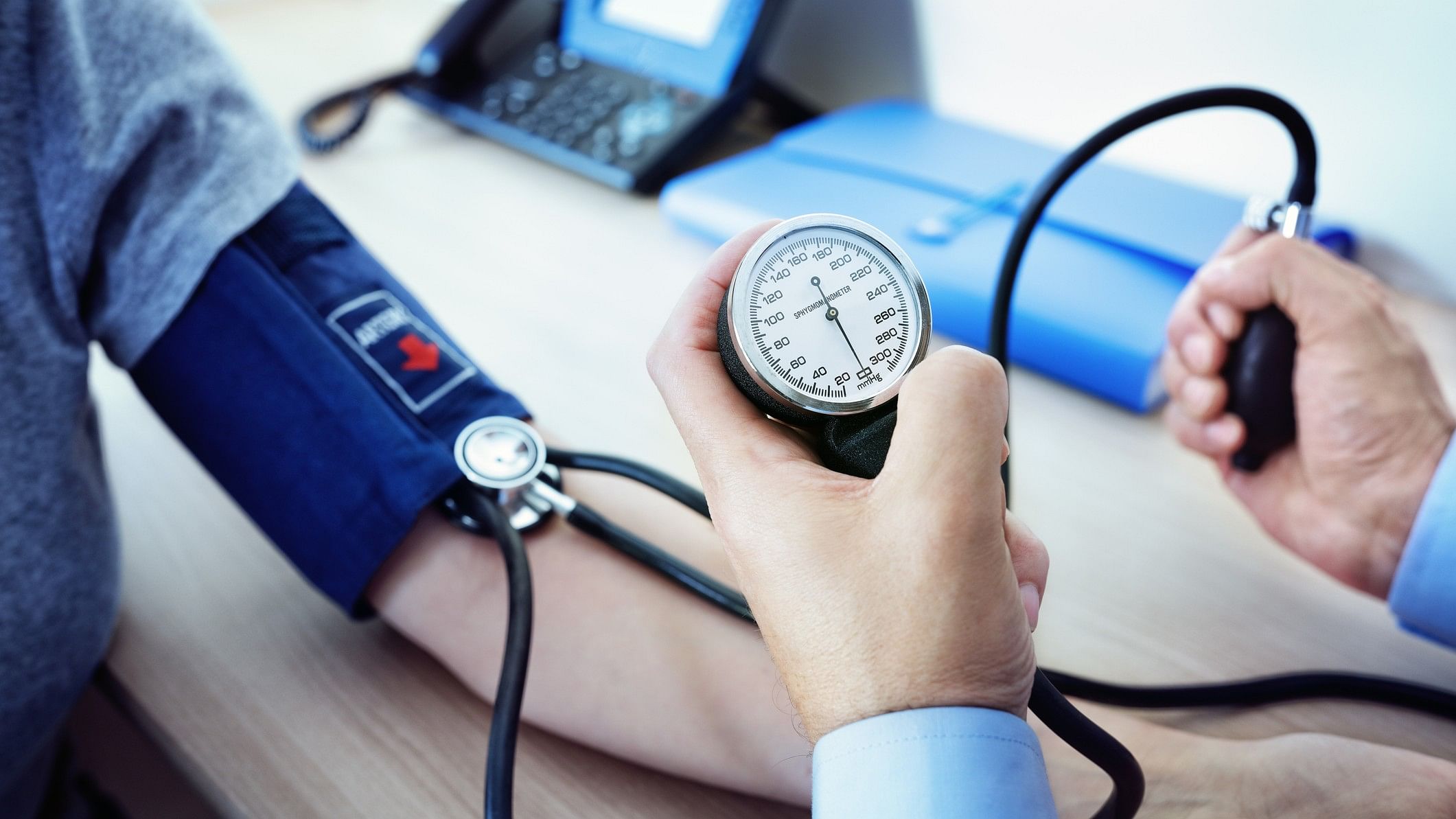 <div class="paragraphs"><p>Representative image showing a&nbsp;sphygmomanometer.</p></div>