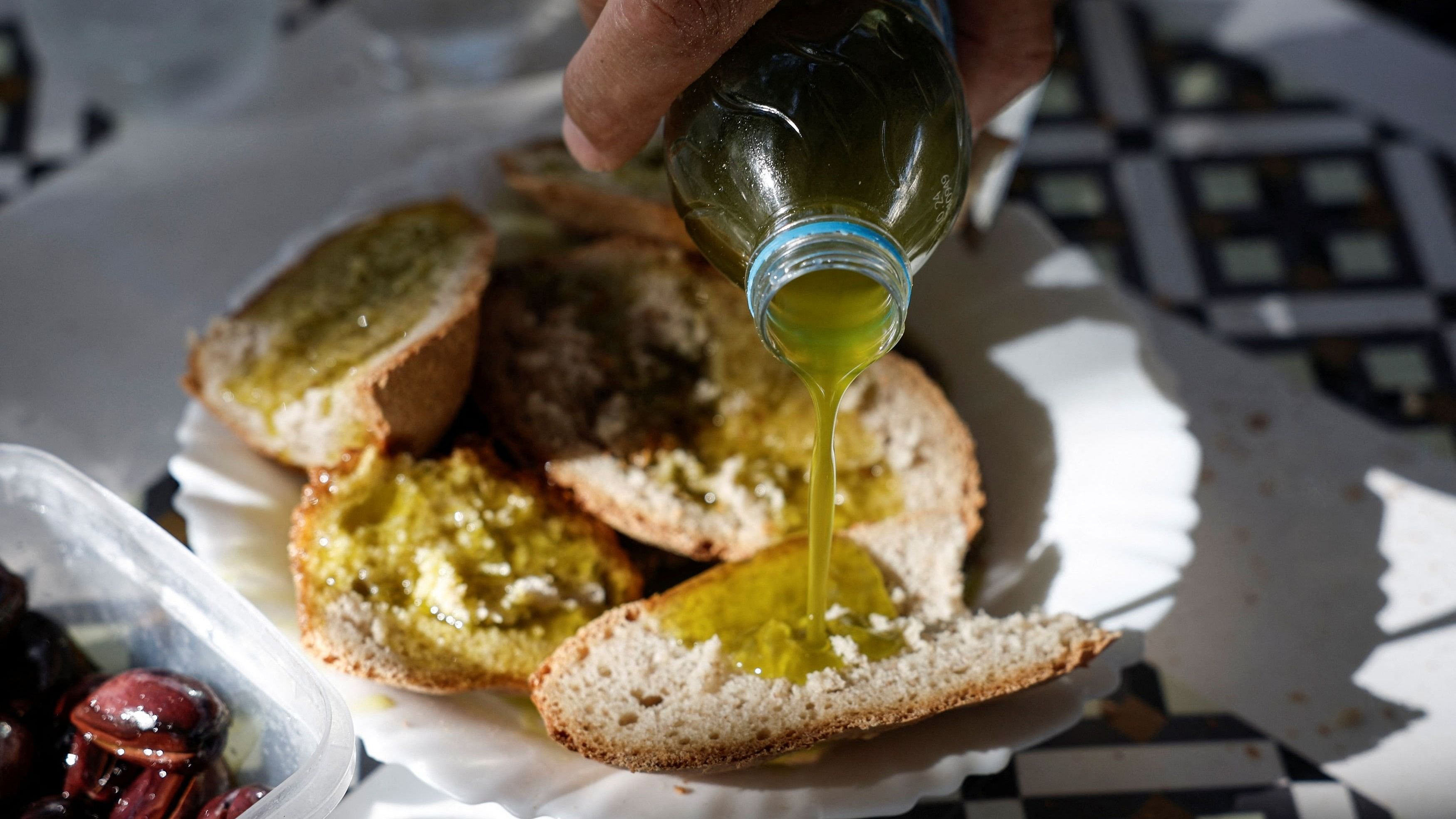 <div class="paragraphs"><p>According to the research, consuming at least 7 grams per day of olive oil was associated with a 28 per cent lower risk of dementia-related death compared with never or rarely consuming olive oil.&nbsp;</p></div>