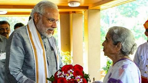 <div class="paragraphs"><p>In this file image, Prime Minister Narendra Modi being greeted by former Governor and former deputy CM of Rajasthan Kamla Beniwal. Beniwal passed way on Wednesday, May 15, 2024. </p></div>