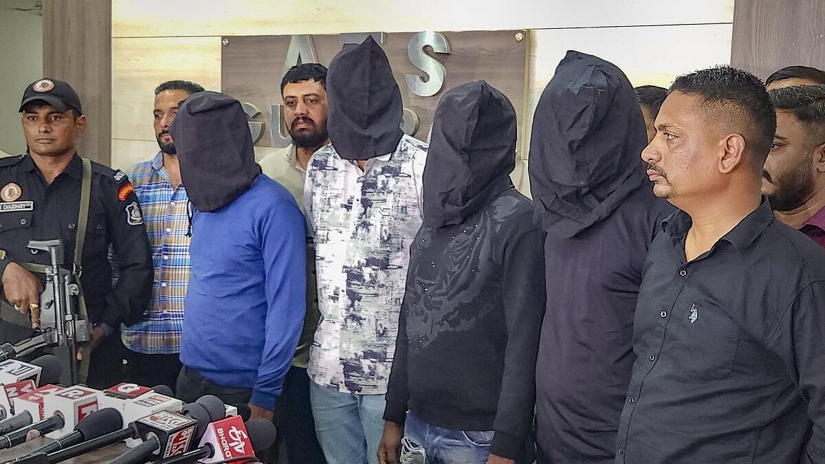 <div class="paragraphs"><p>The four Sri Lankan nationals after being arrested by the Gujarat Anti-Terrorist Squad (ATS) for their alleged links to the Islamic State (IS).</p></div>