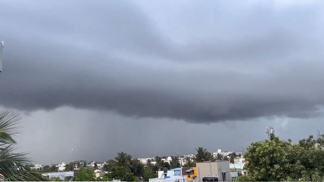 <div class="paragraphs"><p>Screengrab from a video showing dark clouds and rain in Chennai on Thursday.</p></div>