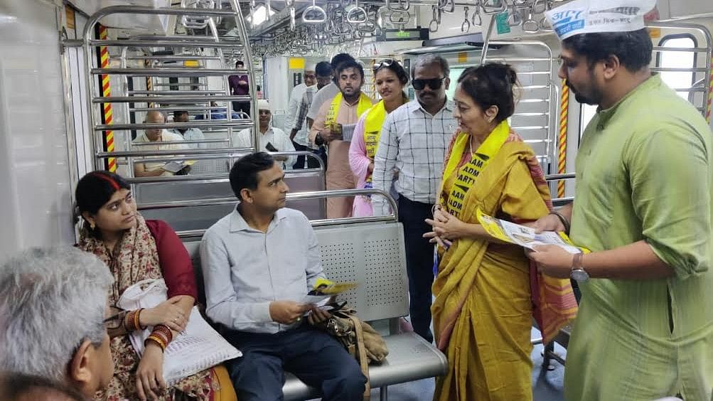 <div class="paragraphs"><p>AAP's leaders distributed pamphlets in local trains across Mumbai, to garner support for the I.N.D.I.A. bloc candidates.</p></div>