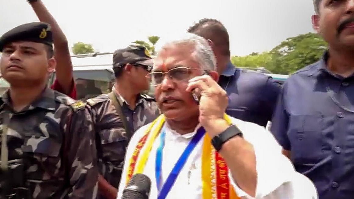 <div class="paragraphs"><p>BJP candidate Dilip Ghosh talking on phone after clashes between supporters of TMC and BJP while he was on his way to a polling booth following complaints of booth jamming in Susunia area of Bardhman.</p></div>