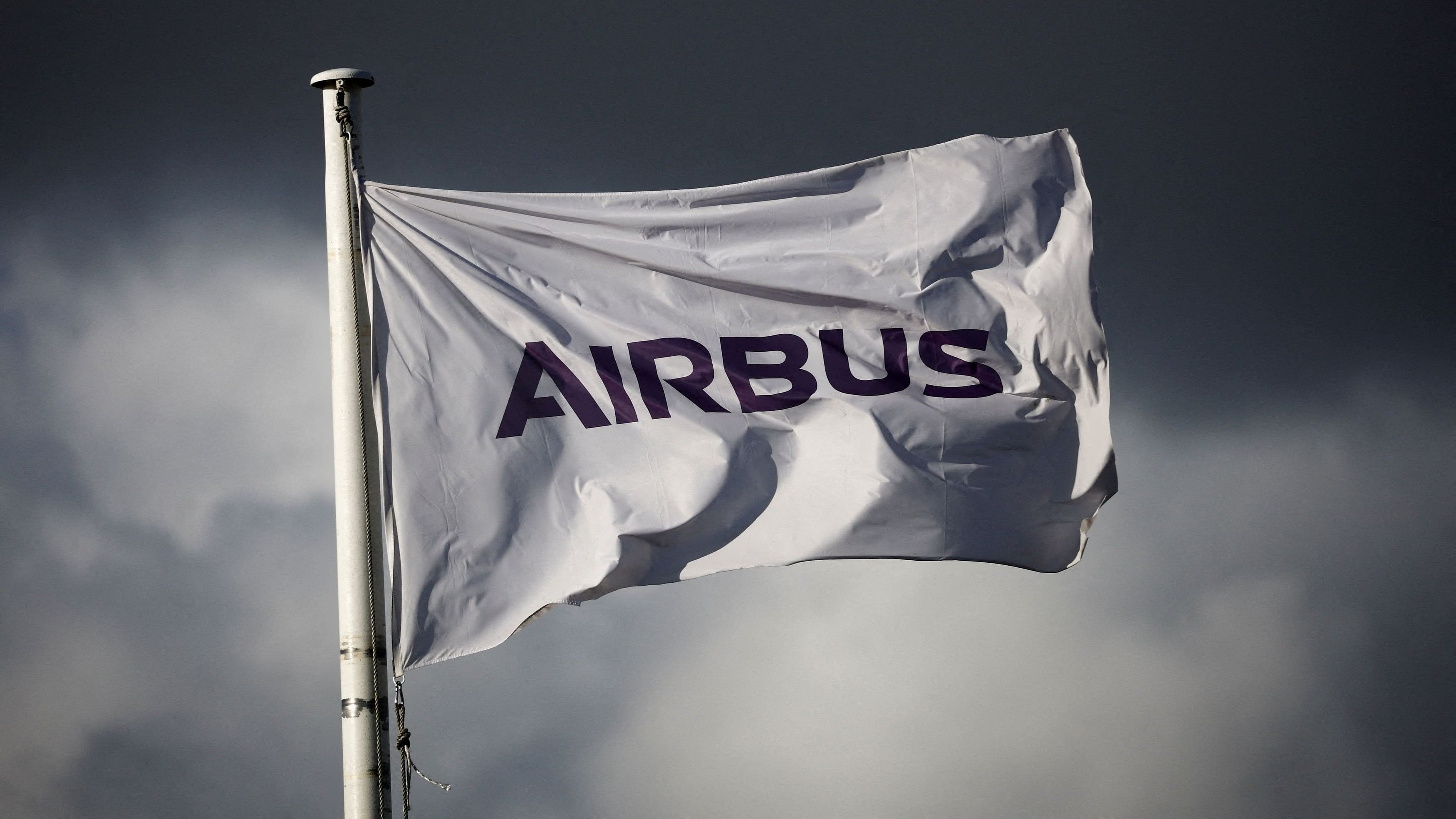 <div class="paragraphs"><p>The logo of Airbus</p></div>