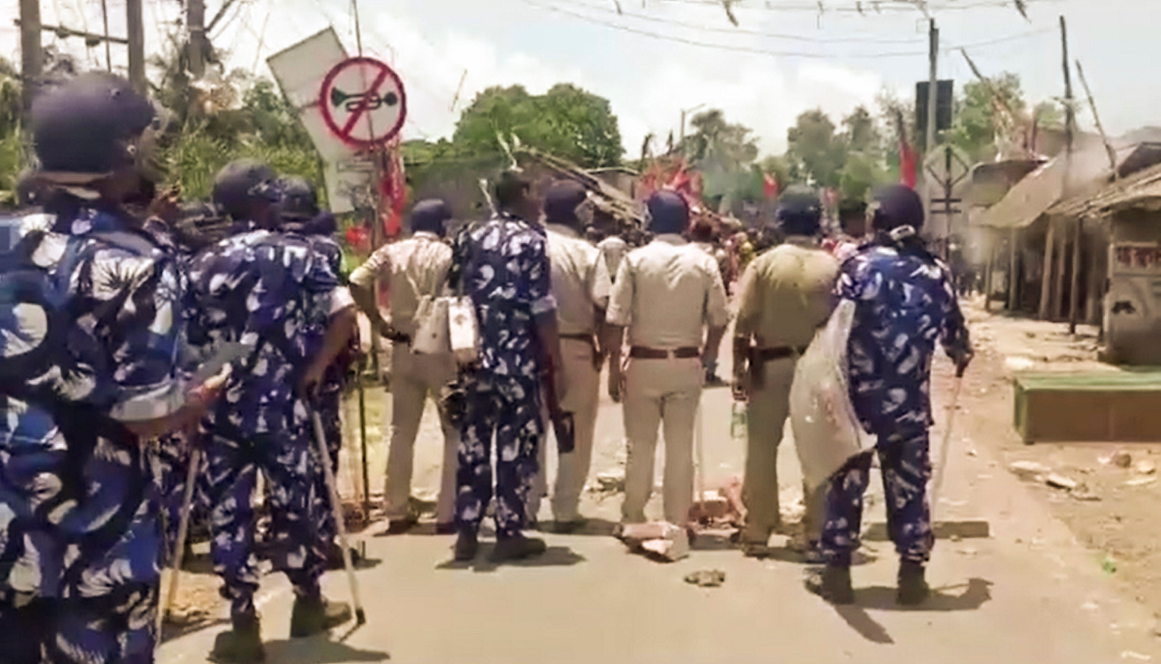 <div class="paragraphs"><p>Security personnel during a protest at Nandigram, in Purba Medinipur district, Thursday, May 23, 2024.</p></div>