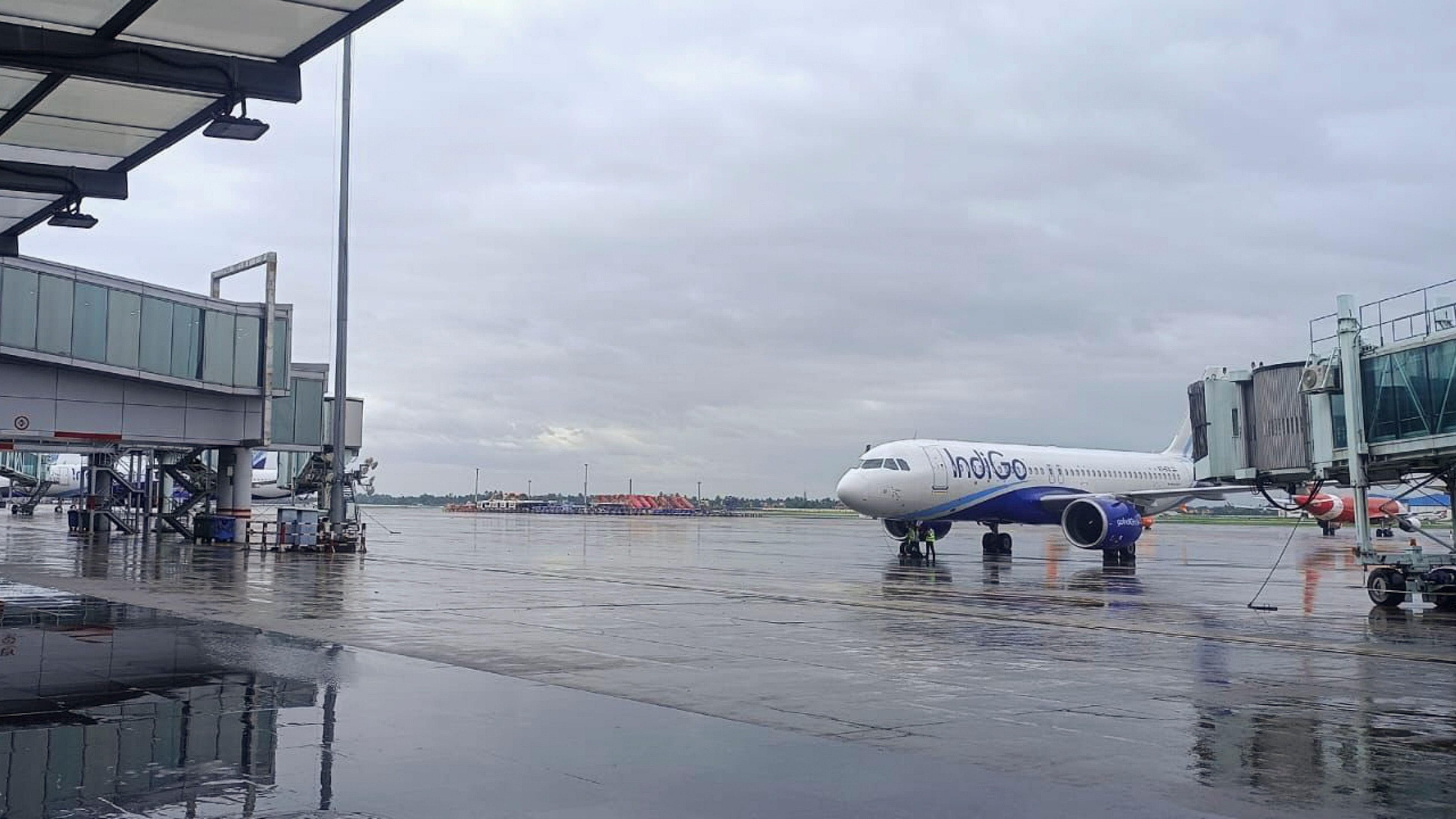 <div class="paragraphs"><p>After remaining suspended for 21 hours in view of Cyclone Remal, Flight services at the Kolkata airport resumed on Monday morning. </p></div>