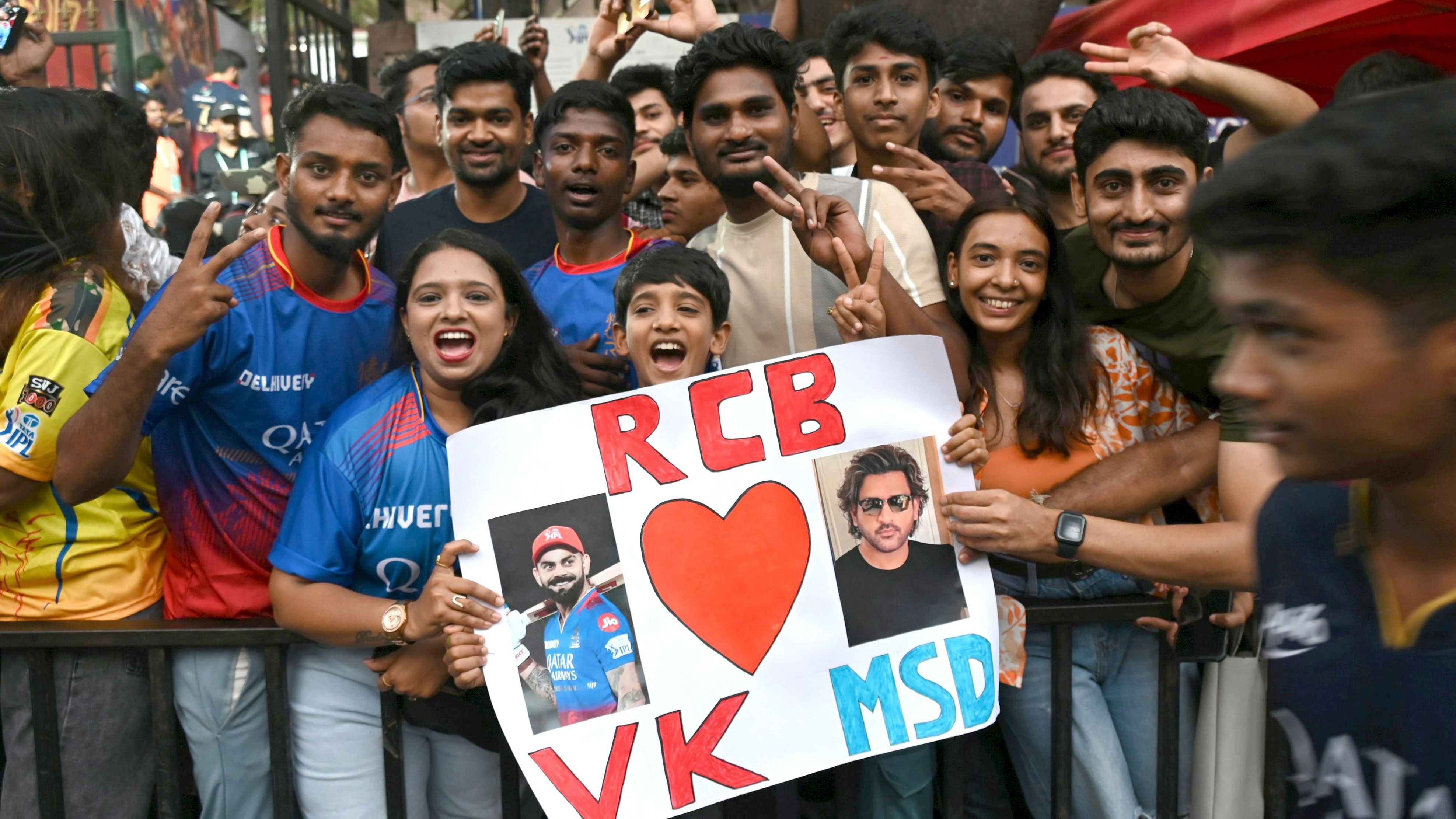 <div class="paragraphs"><p>Fans gather to watch the RCB vs CSK IPL match in M Chinnaswamy Stadium on Saturday. </p></div>