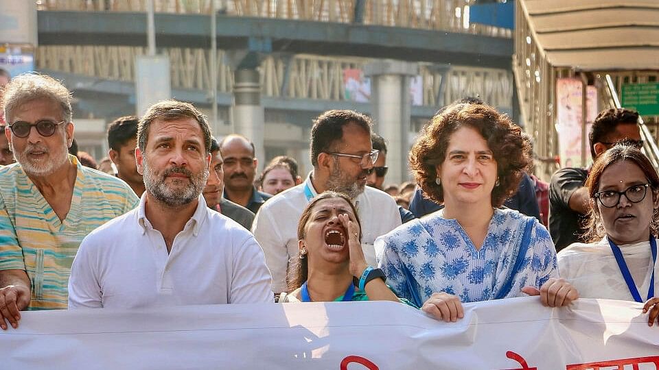 <div class="paragraphs"><p>In Amethi, Congress workers held a protest and demanded that the party announce the names of Rahul from Amethi and Priyanka from Rae Bareli.&nbsp;</p></div>