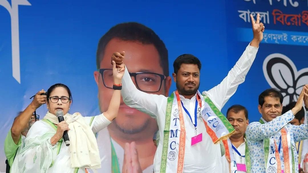 <div class="paragraphs"><p>Shahnawaz Ali Raihan with Bengal CM Mamata Banerjee.&nbsp;</p></div>