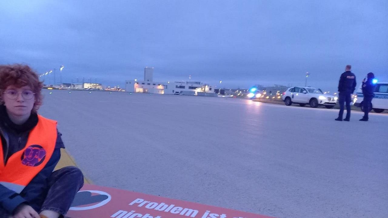 <div class="paragraphs"><p>A Last Generation activist sitting on the runway at the Munich airport.</p></div>