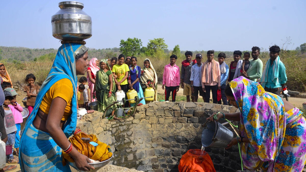 <div class="paragraphs"><p>Tribal women collect drinking water from a well during a hot summer afternoon, at Kundam village, in Jabalpur. Image for representation only.&nbsp;</p></div>