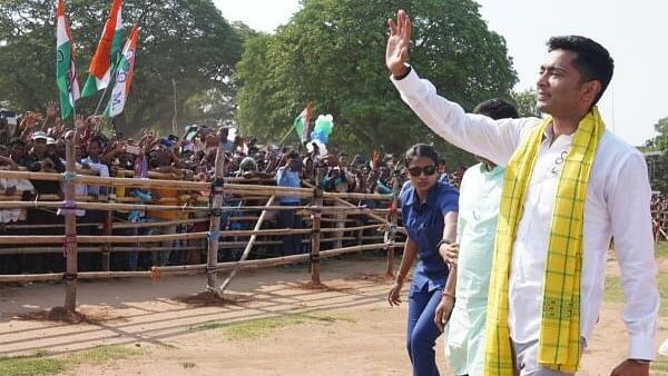 <div class="paragraphs"><p>TMC National General Secretary Abhishek Banerjee waves to supporters at a public meeting in support of the party candidate Kalipada Soren for the Lok Sabha elections, in Jhargram district.</p></div>