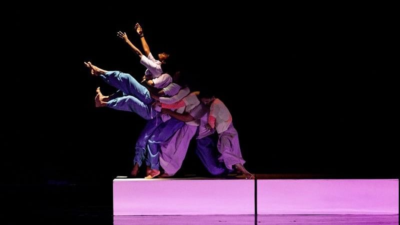 In ‘Jaaga illa’, dancers depict the difficulties of living in overcrowded cities.