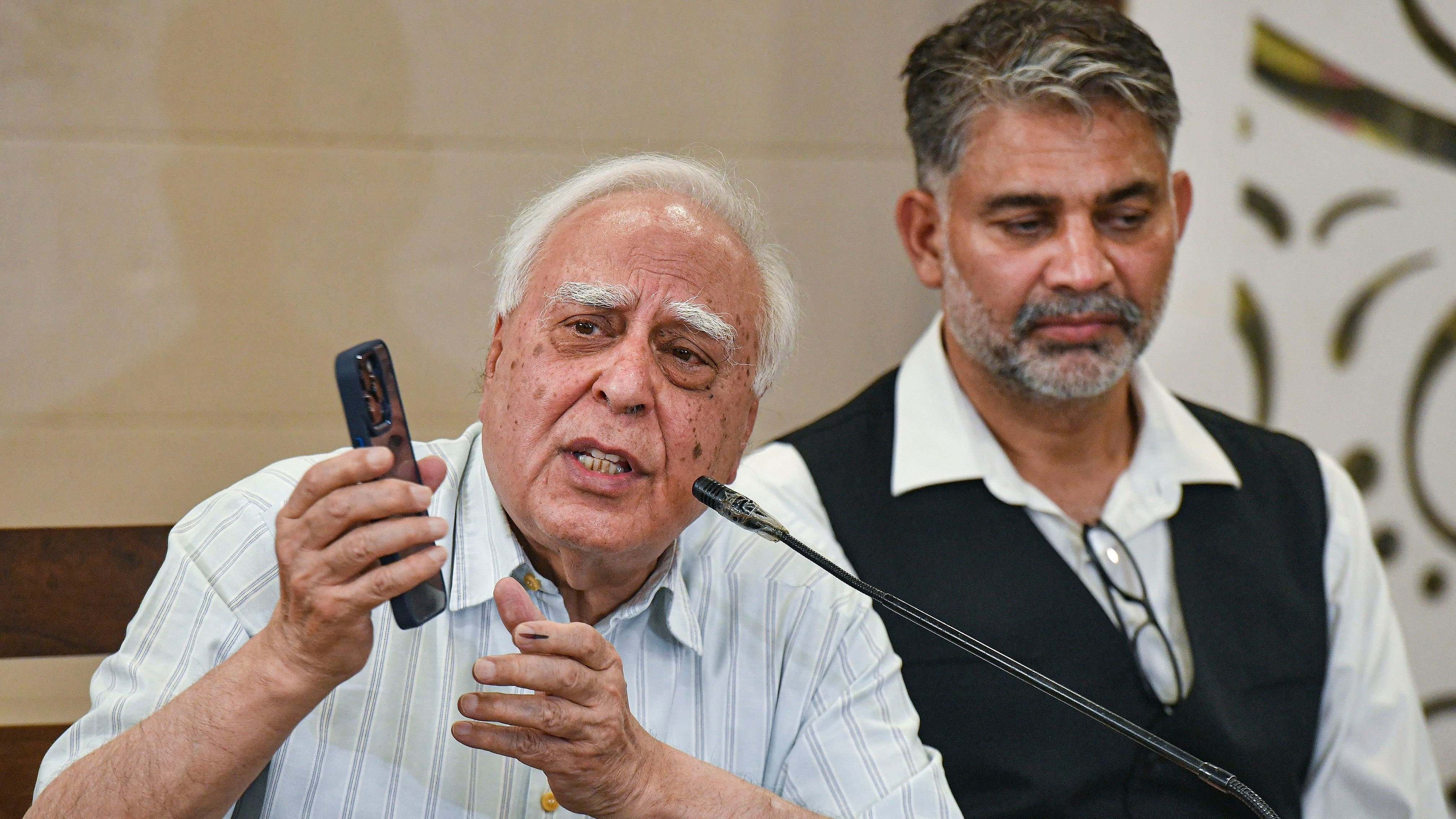 <div class="paragraphs"><p>Chandigarh: Rajya Sabha MP Kapil Sibal addresses a press conference, in Chandigarh, Wednesday, May 29, 2024.</p></div>