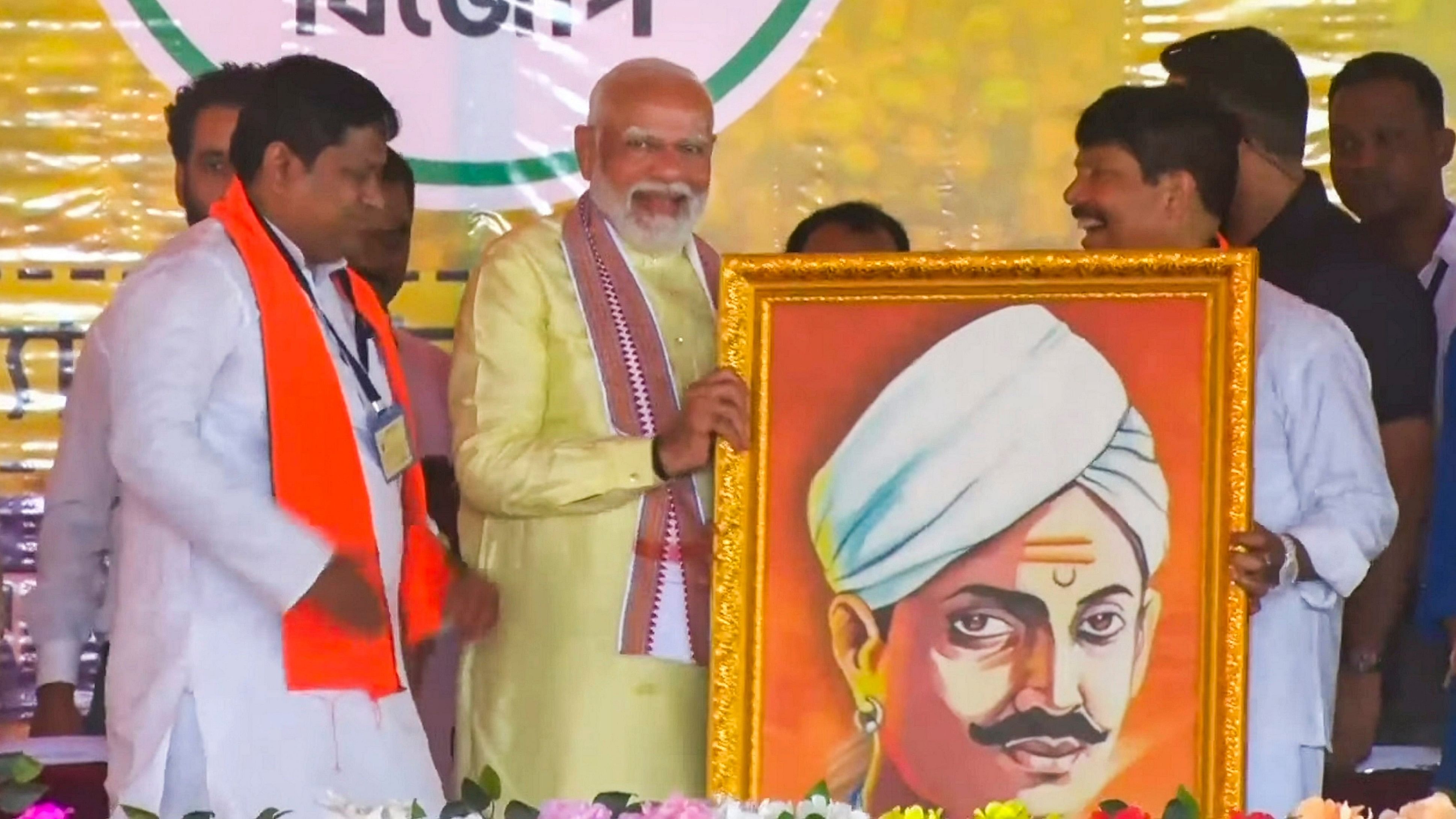 <div class="paragraphs"><p>Prime Minister Narendra Modi being felicitated during a public meeting for Lok Sabha elections, in Barrackpore, West Bengal, Sunday, May 12, 2024. </p></div>