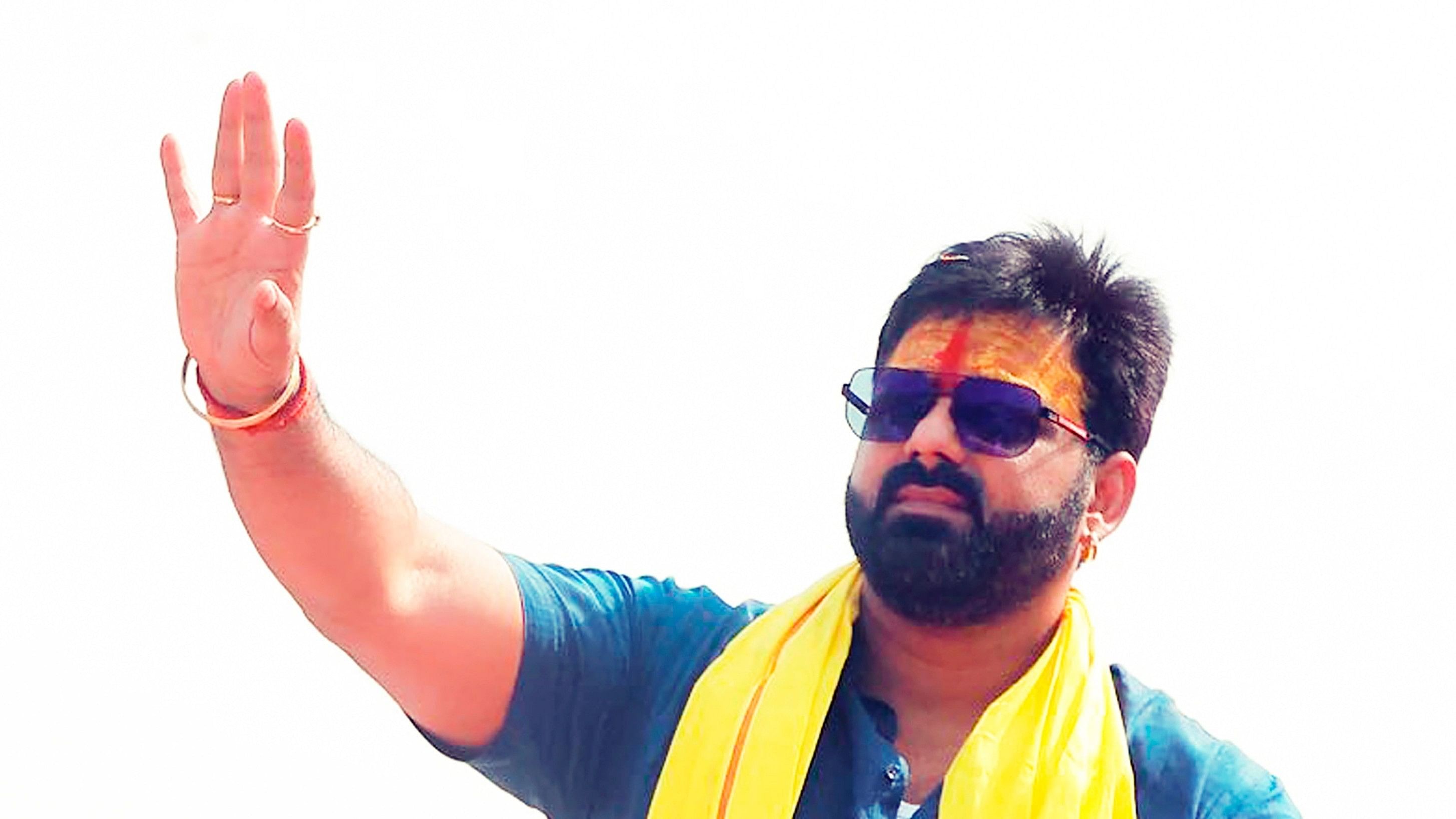 <div class="paragraphs"><p>Bhojpuri star and Independent candidate from Karakat constituency Pawan Singh during an election campaign </p></div>