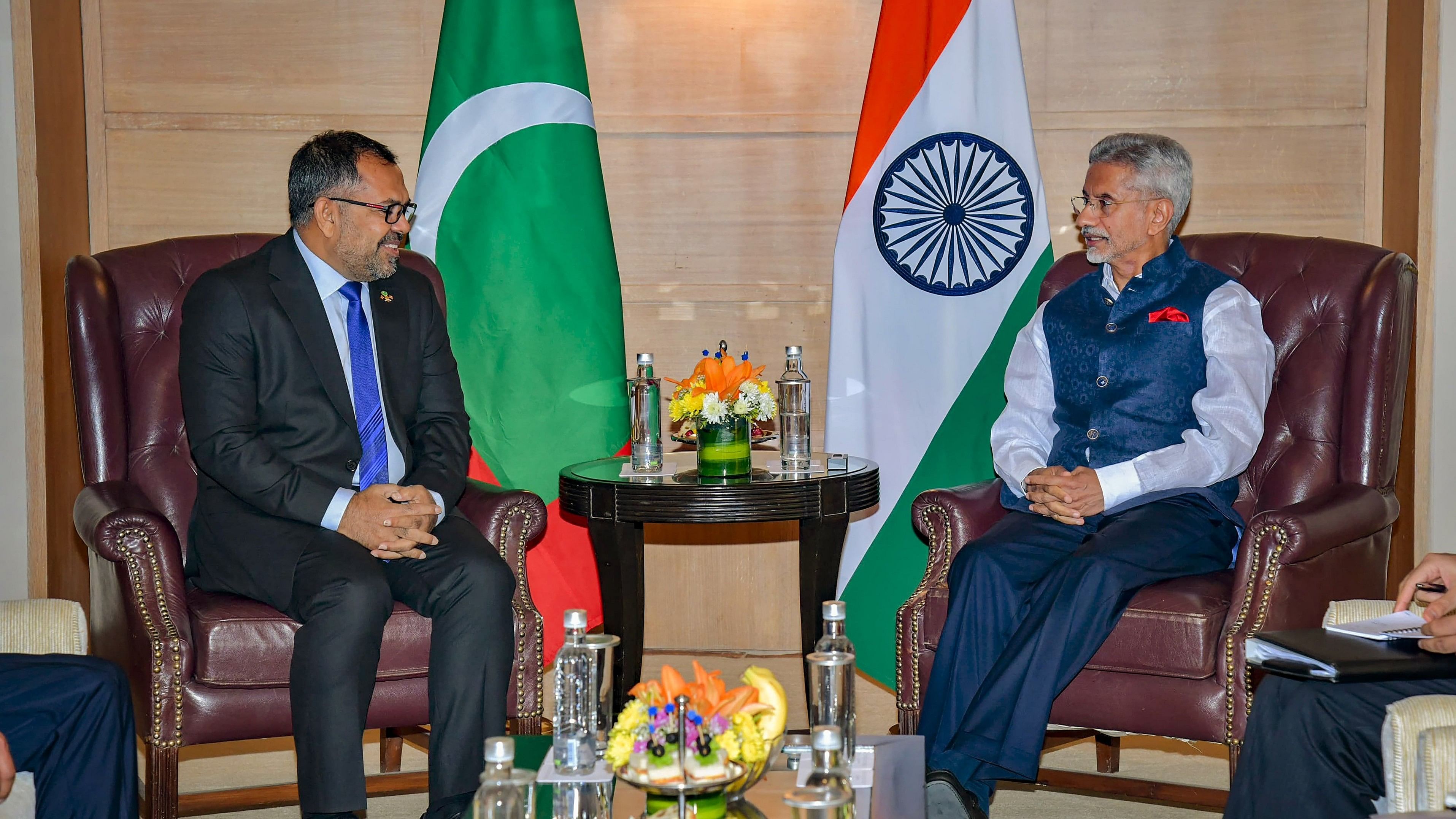 <div class="paragraphs"><p>  External Affairs Minister S Jaishankar (R) with Maldives Foreign Minister Moosa Zameer (L).</p></div>