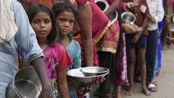 <div class="paragraphs"><p>Flood affected people receive cooked food at a makeshift camp in the Mayur Vihar area flooded by the Yamuna River, in New Delhi.&nbsp;</p></div>