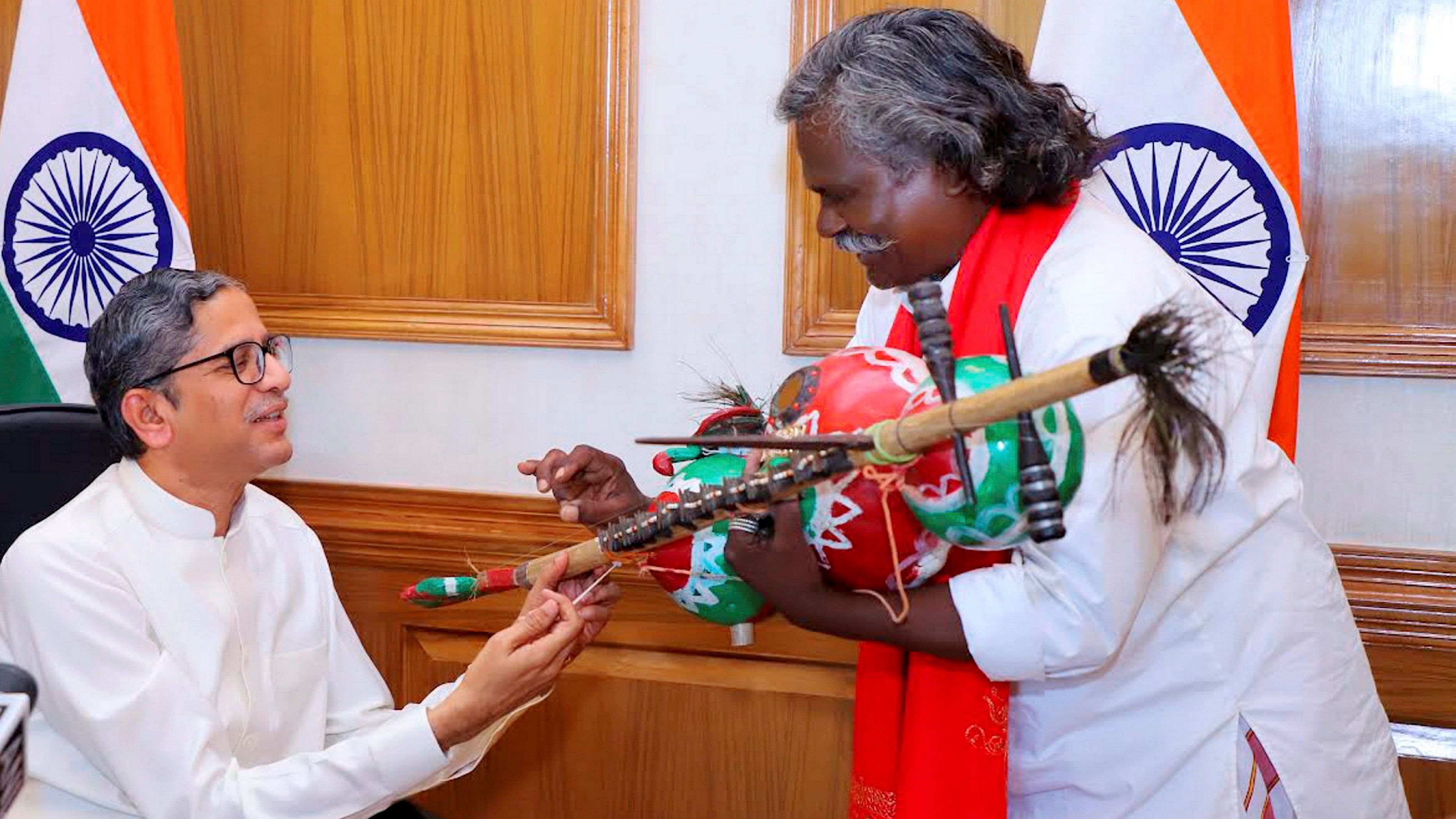 <div class="paragraphs"><p>In this  file photo, then Chief Justice of India N V Ramana with folk artist and Padma Shri awardee Darshanam Mogulaiah, at his official residence, in New Delhi.</p></div>