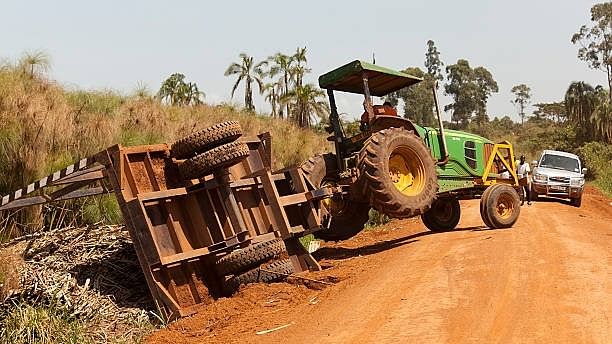 <div class="paragraphs"><p>Representative image showing a tractor-trolley accident.</p></div>