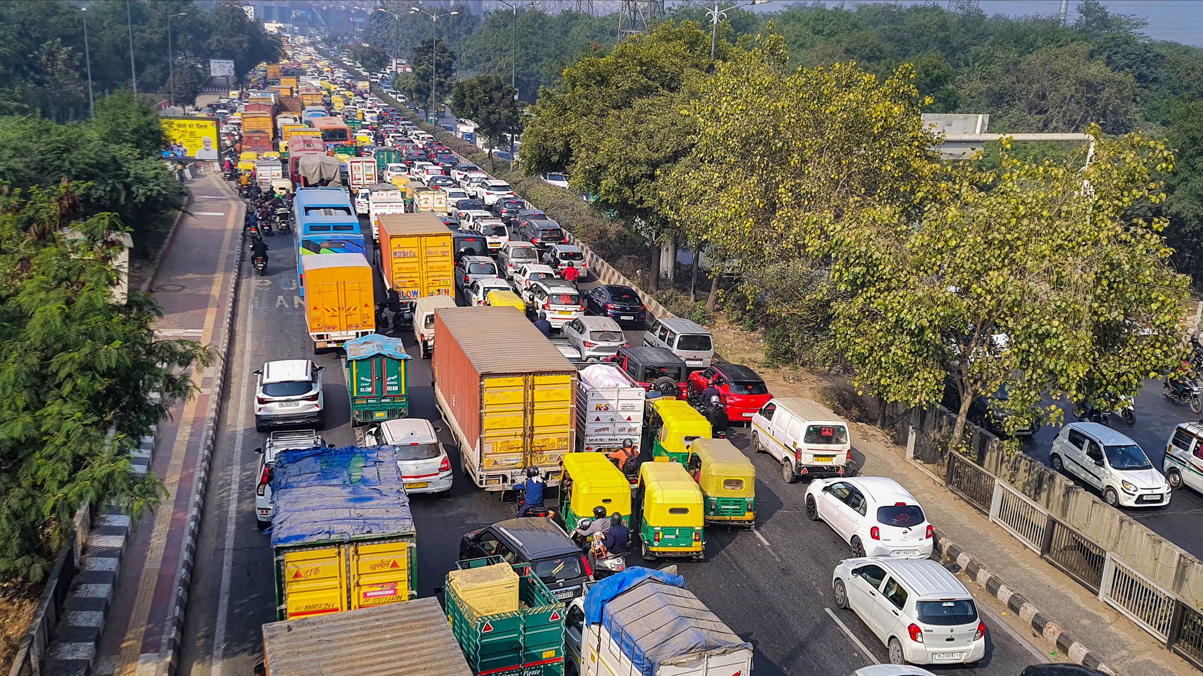 <div class="paragraphs"><p> Vehicles stuck in a traffic jam  in New Delhi.</p></div>