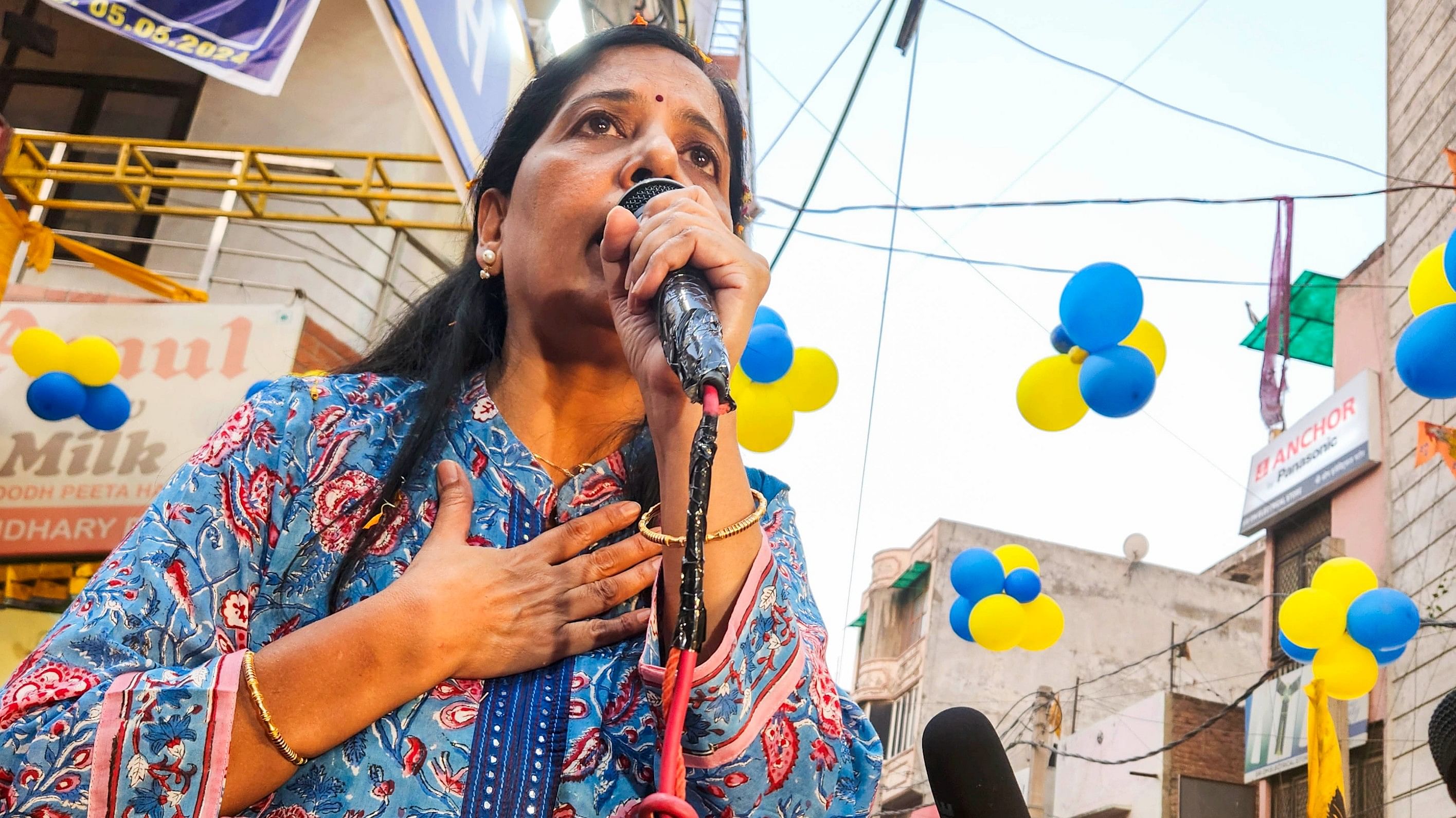 <div class="paragraphs"><p>Jailed Delhi Chief Minister Arvind Kejriwal’s wife Sunita Kejriwal during a roadshow in support of party's candidate from South Delhi Sahi Ram Pehalwan for Lok Sabha polls, in Delhi, on Sunday.</p></div>
