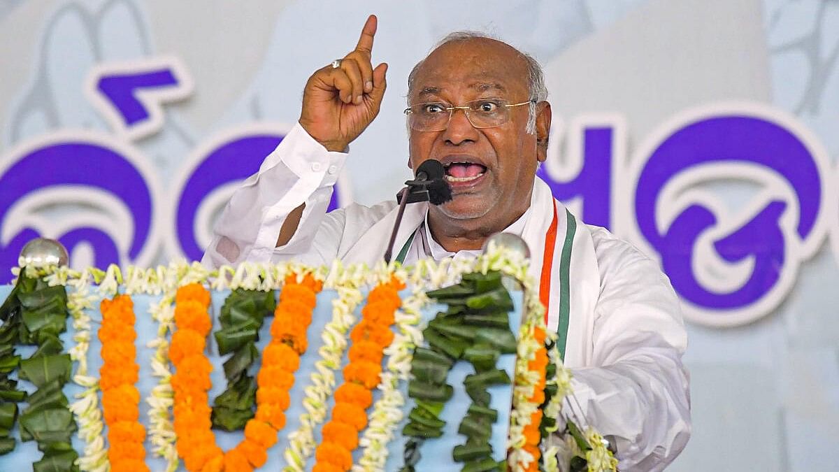 <div class="paragraphs"><p>Congress President Mallikarjun Kharge addresses a public meeting for Lok Sabha elections, Balasore, Odisha.</p></div>