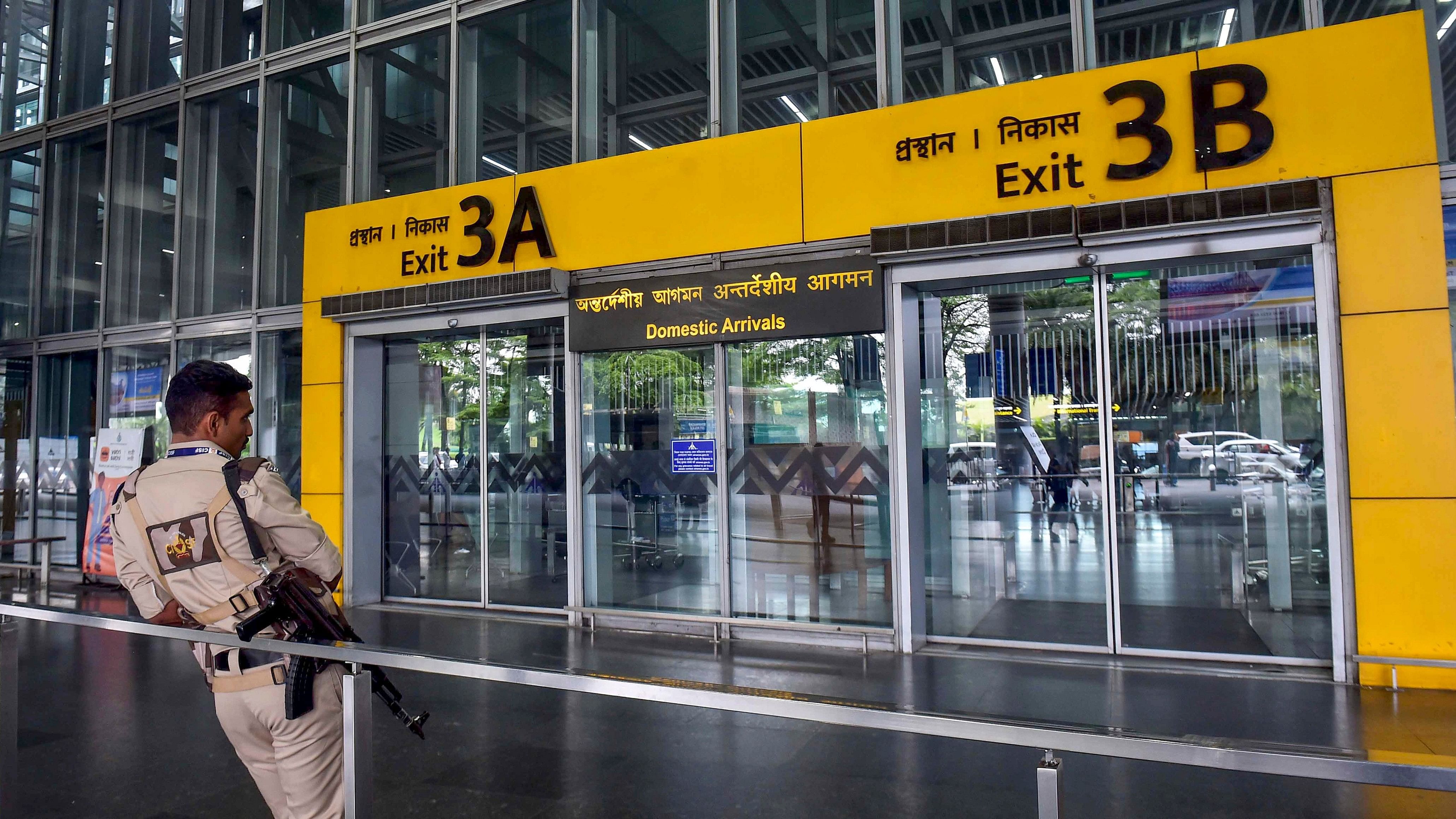 <div class="paragraphs"><p>Kolkata: A security official stands guard outside an exit gate of the Netaji Subhas Chandra Bose International Airport ahead of Cyclone Remal's landfall, in Kolkata, Sunday, May 26, 2024. Kolkata Airport authorities have decided to suspend flight operations for 21 hours from noon on Sunday due to the anticipated impact of the cyclone.  </p></div>