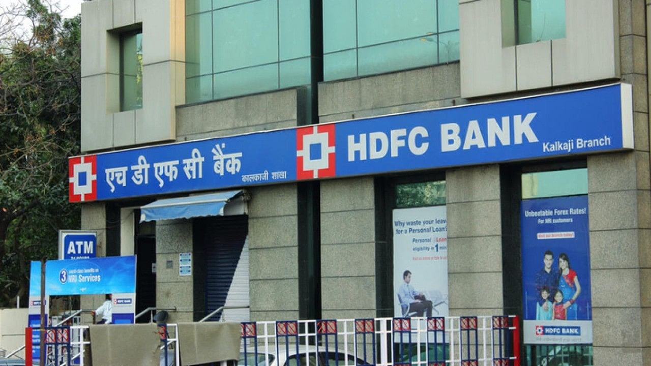 <div class="paragraphs"><p>A branch of the HDFC Bank. </p></div>