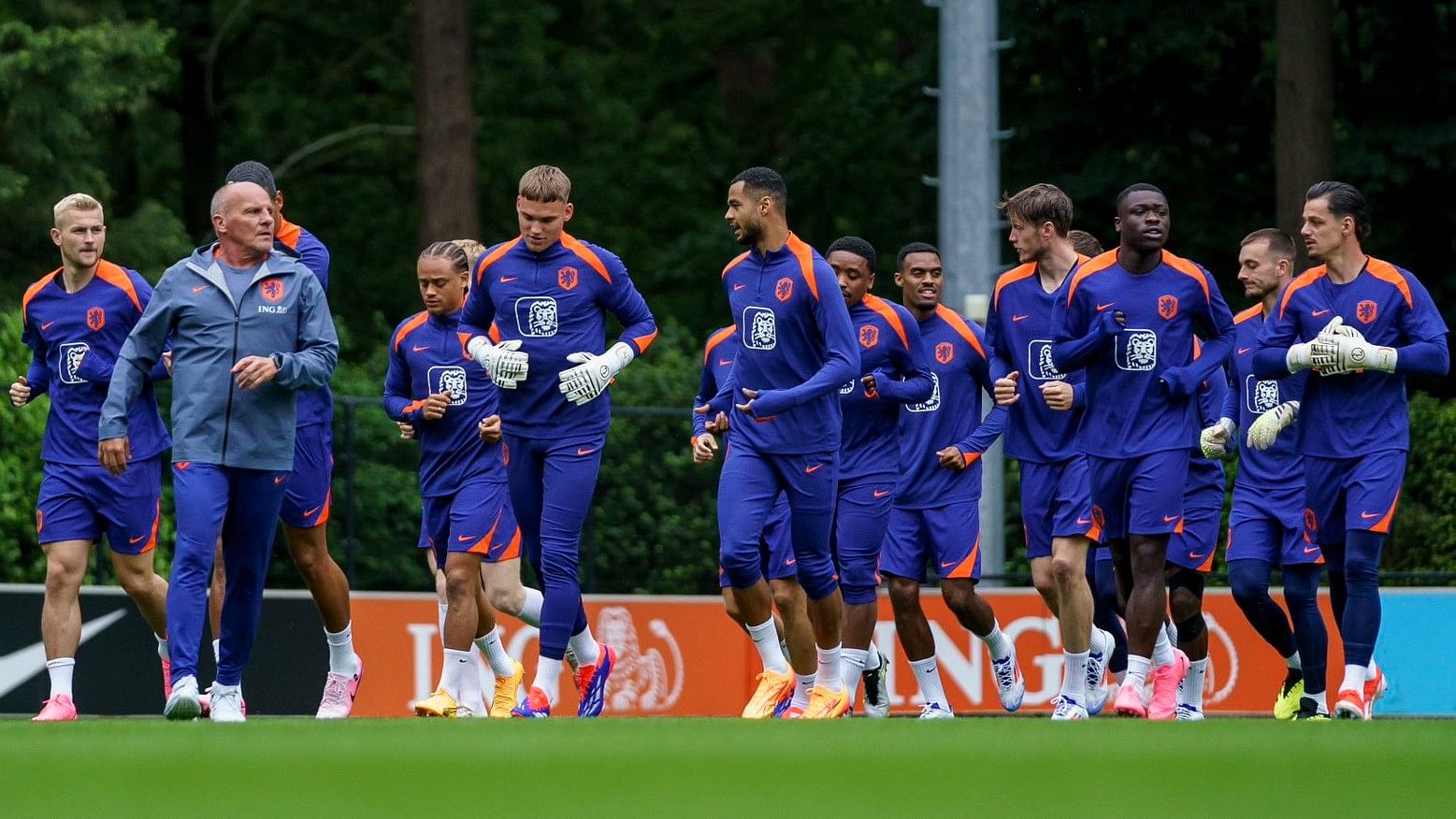 <div class="paragraphs"><p>Ons Oranje players training.</p></div>