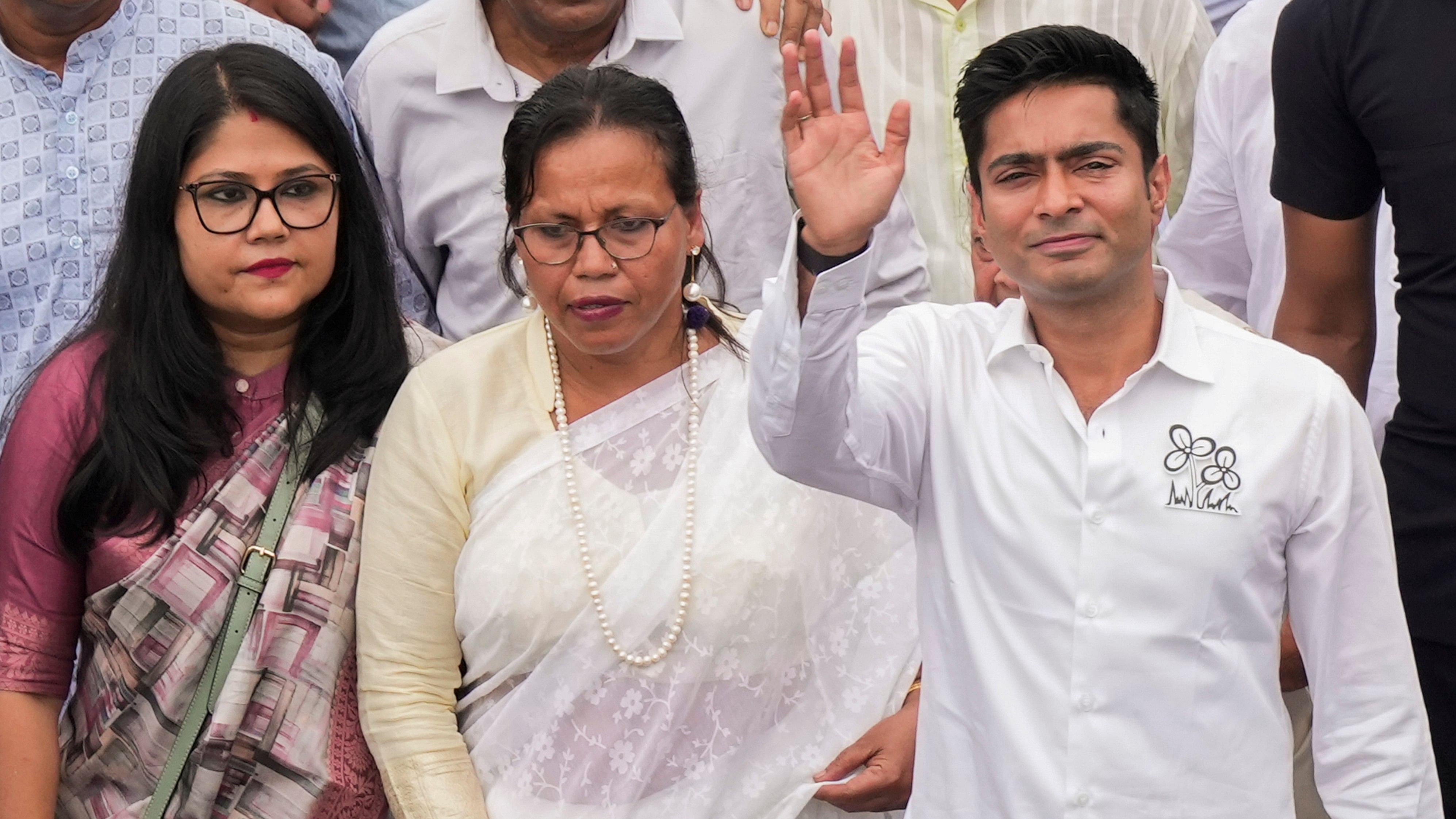 <div class="paragraphs"><p>TMC candidate from Diamond Harbour Lok Sabha constituency Abhishek Banerjee during his nomination filing rally, in Kolkata, Friday, May 10, 2024. </p></div>