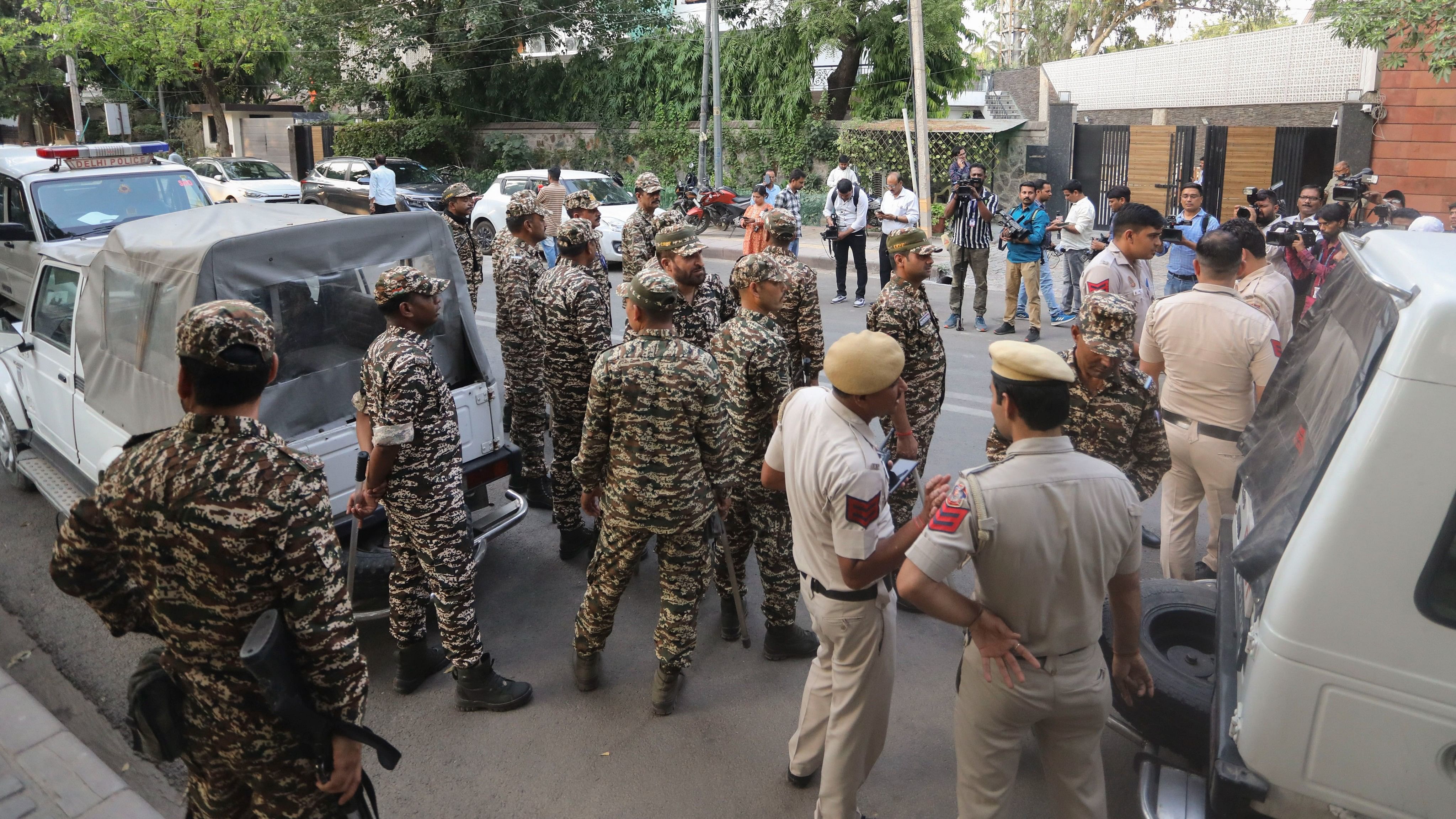 <div class="paragraphs"><p>File photo of security personnel outside Delhi CM's house.&nbsp;</p></div>