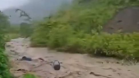 <div class="paragraphs"><p>Screengrab of a video showing&nbsp;flash floods at Senapati/Kangpokpi area in Manipur.</p></div>