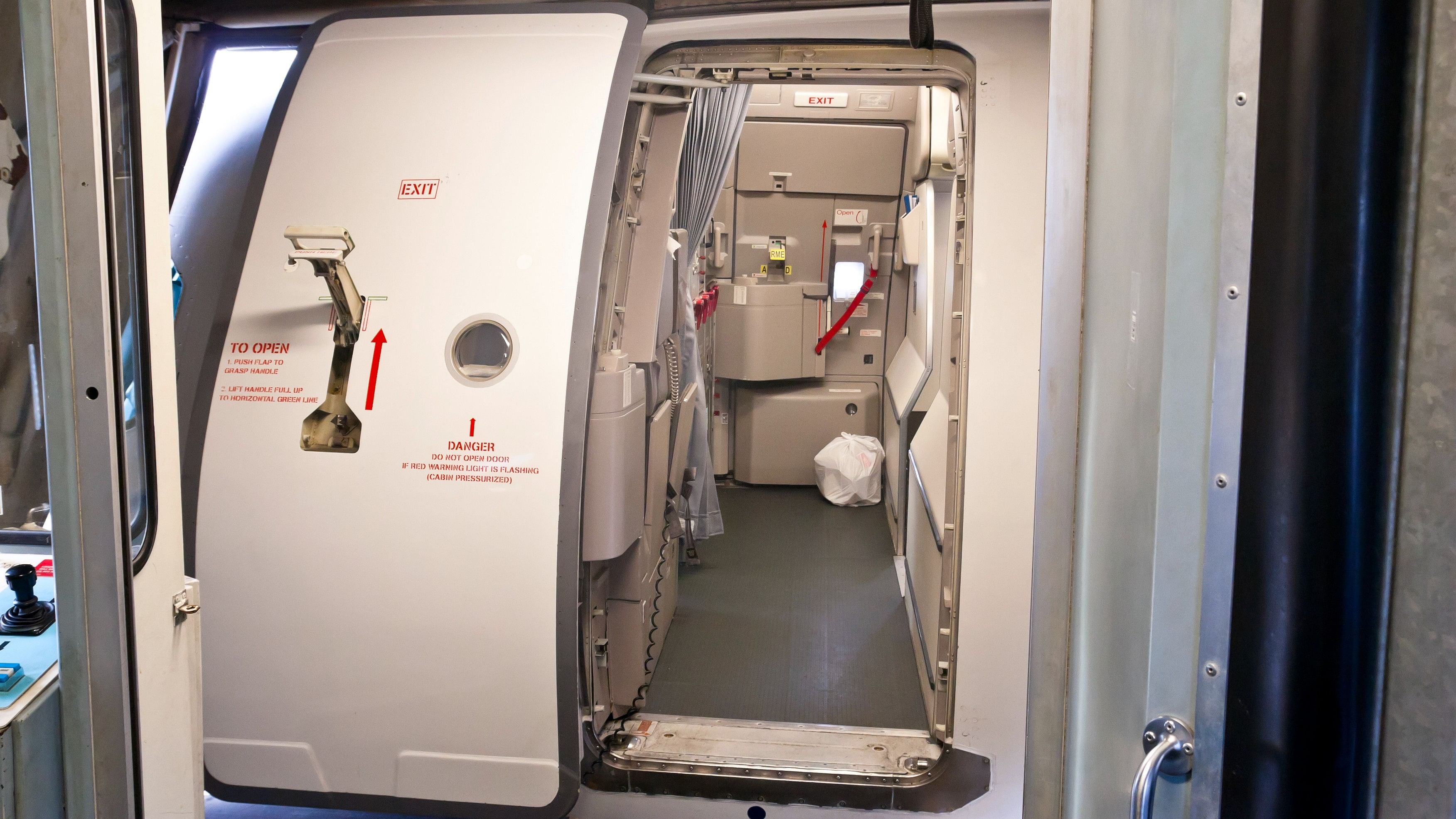 <div class="paragraphs"><p>Representative image of flight door.</p></div>