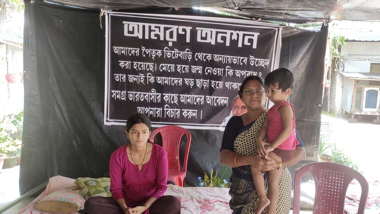 <div class="paragraphs"><p>TMC's Rajya Sabha member Mamata Bala Thakur, along with her daughter and grandson, protests her ouster from her home at Thakur Bari in Bangaon (West Bengal), allegedly by union minister and BJP candidate&nbsp;Shantanu&nbsp;Thakur. </p></div>