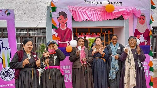 <div class="paragraphs"><p>Voters show their fingers marked with indelible ink after casting their votes for the fifth phase of Lok Sabha elections, in Ladakh which had <strong>&nbsp;</strong>67.15% voter turnout by 7.45 pm.&nbsp;</p></div>