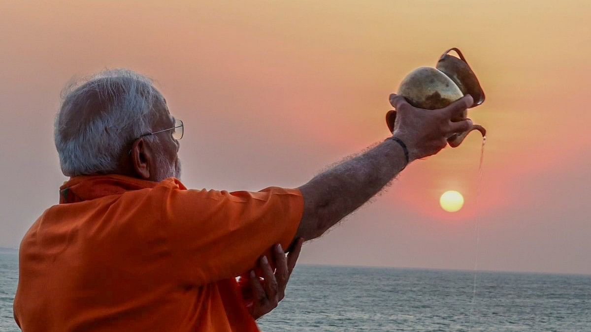 <div class="paragraphs"><p>Kanniyakumari: Prime Minister Narendra Modi performs 'Surya Puja' at the Vivekananda Rock Memorial, in Kanniyakumari, Friday, May 31, 2024. </p></div>