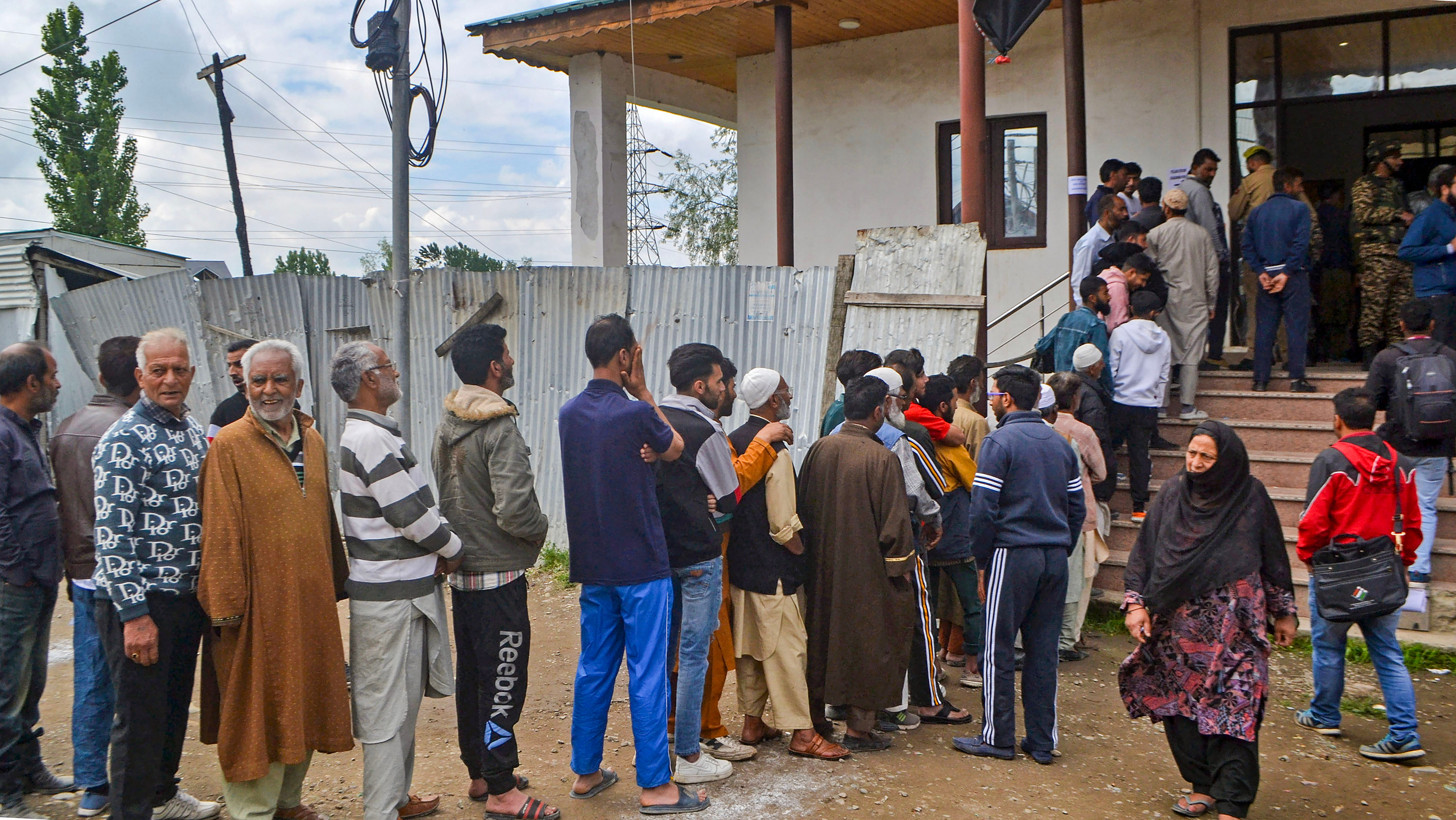 <div class="paragraphs"><p>Voters wait in a queue at a polling station to cast their votes for the fourth phase of Lok Sabha elections, in Downtown, Srinagar, Monday, May 13, 2024.</p></div>