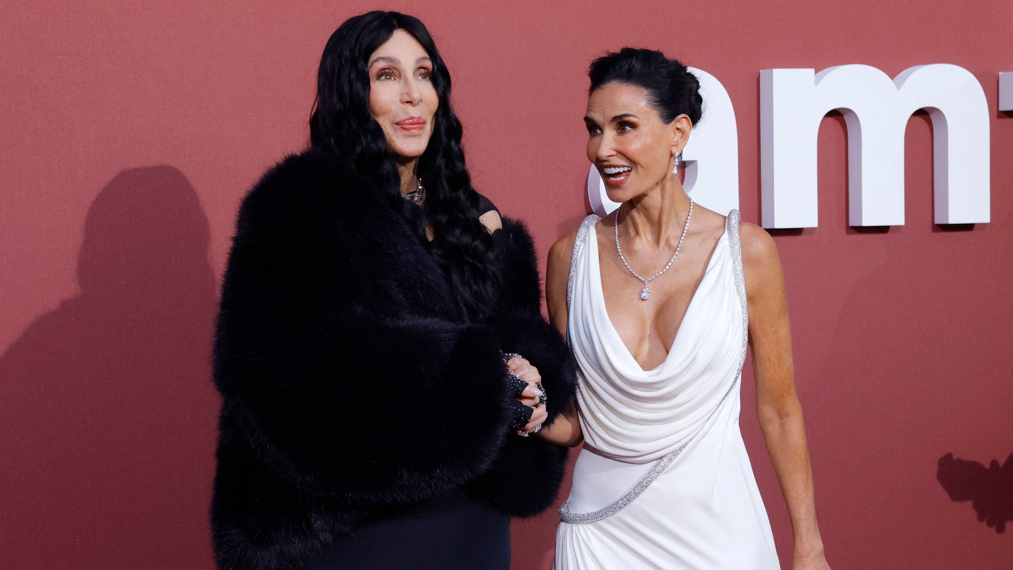 <div class="paragraphs"><p>Cher(left), Demi Moore(right)</p></div>