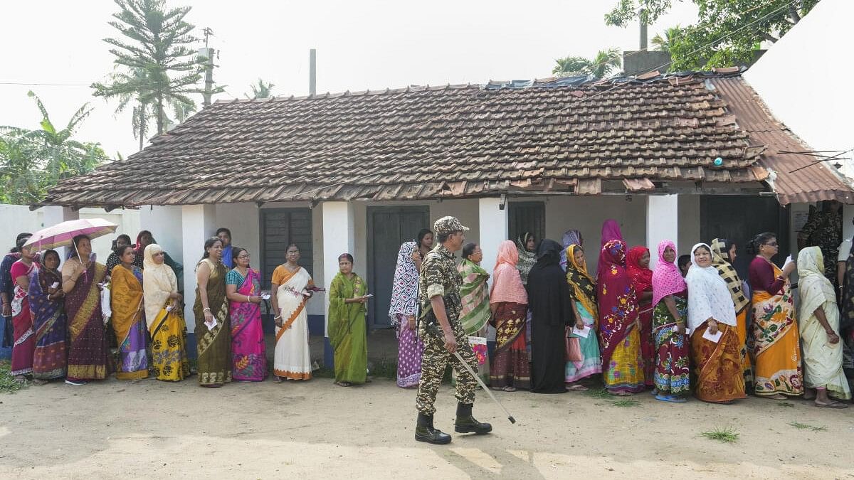 <div class="paragraphs"><p>People wait in a queue to cast their votes at a polling booth during the sixth phase of Lok Sabha elections, in Purba Medinipur district, Bengal.&nbsp;</p></div>