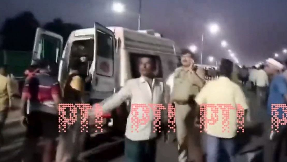 <div class="paragraphs"><p>Screengrab of the video showing an ambulance at GT Road near Maharajpur police station in Kanpur where four woman were hit by a car on May 21, 2024.</p></div>