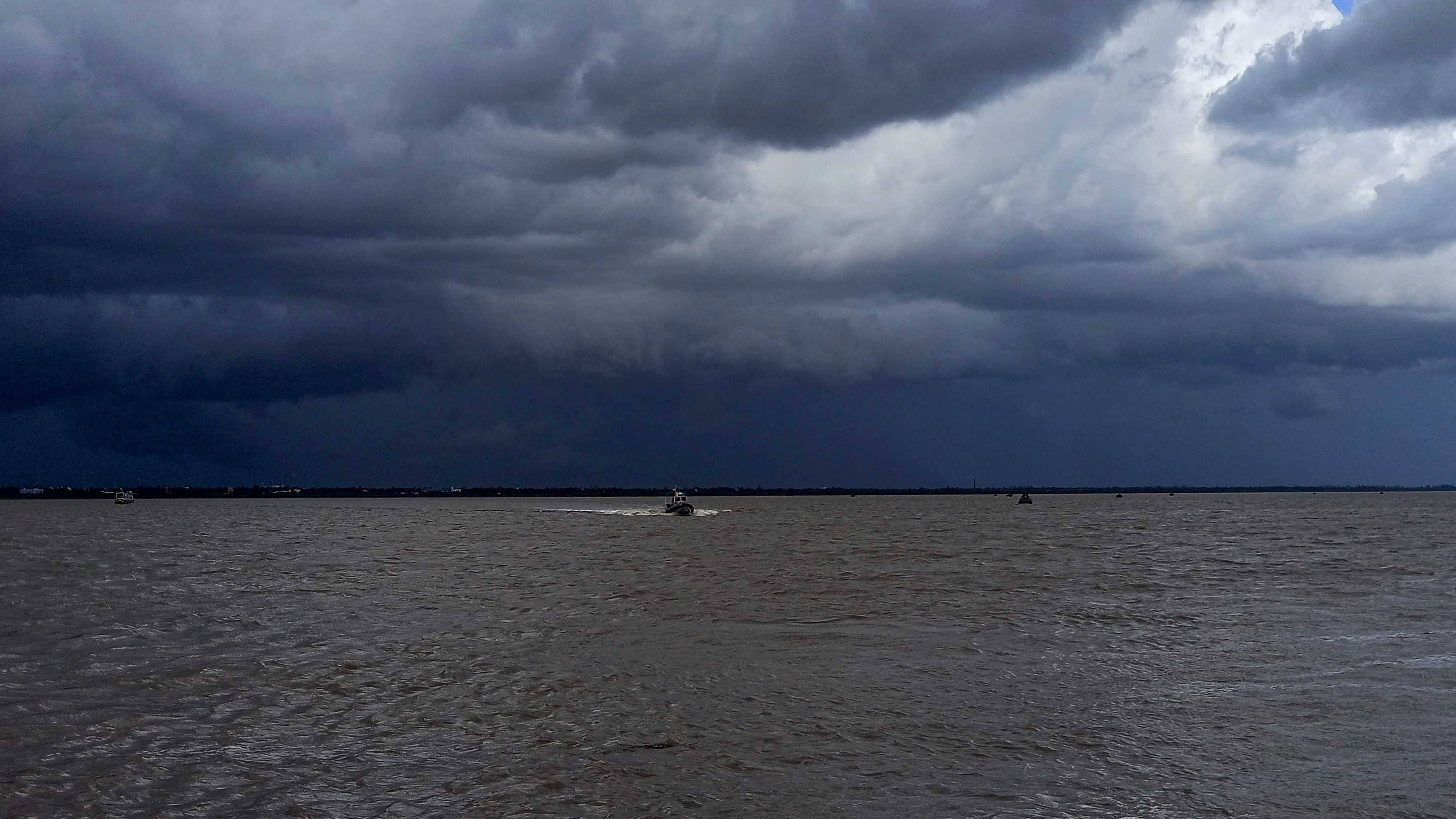 <div class="paragraphs"><p>Clouds hover over 'Muri Ganga' River ahead of the landfall of cyclone 'Remal', in South 24 Parganas district, on Friday.</p></div>